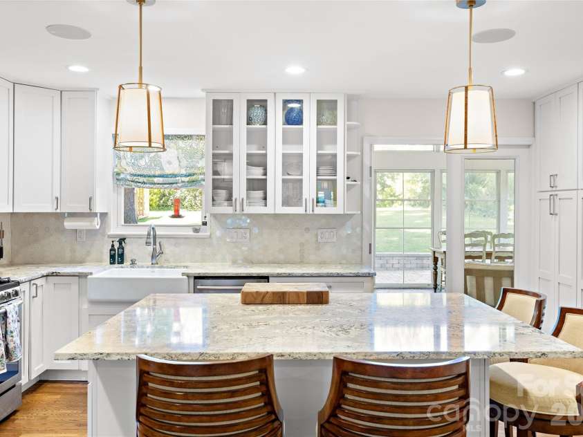 832 Stanfield Drive, Charlotte, NC 28210.  MLS# CAR4369316, YatesRealty ID 18372. Quartz countertops
