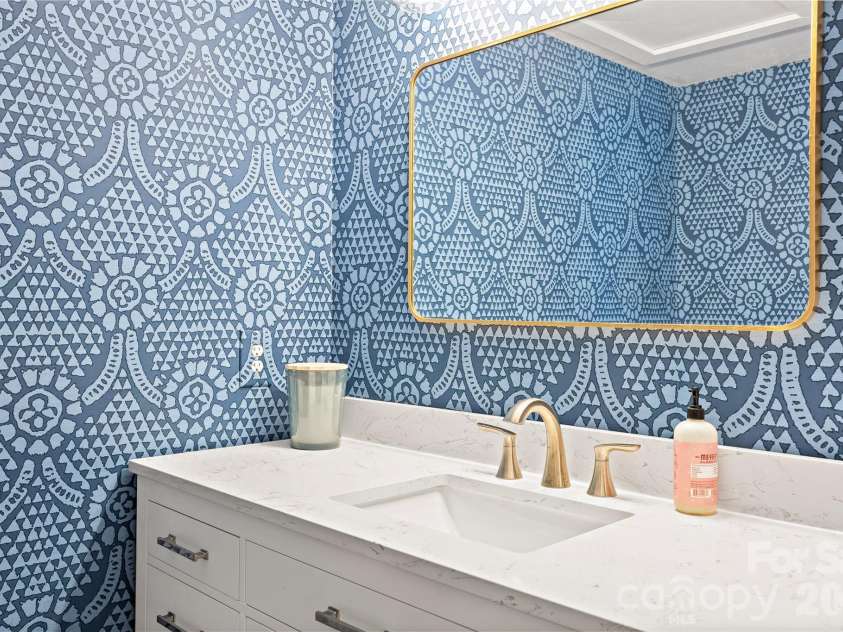 832 Stanfield Drive, Charlotte, NC 28210.  MLS# CAR4369316, YatesRealty ID 18372. Stylish powder room