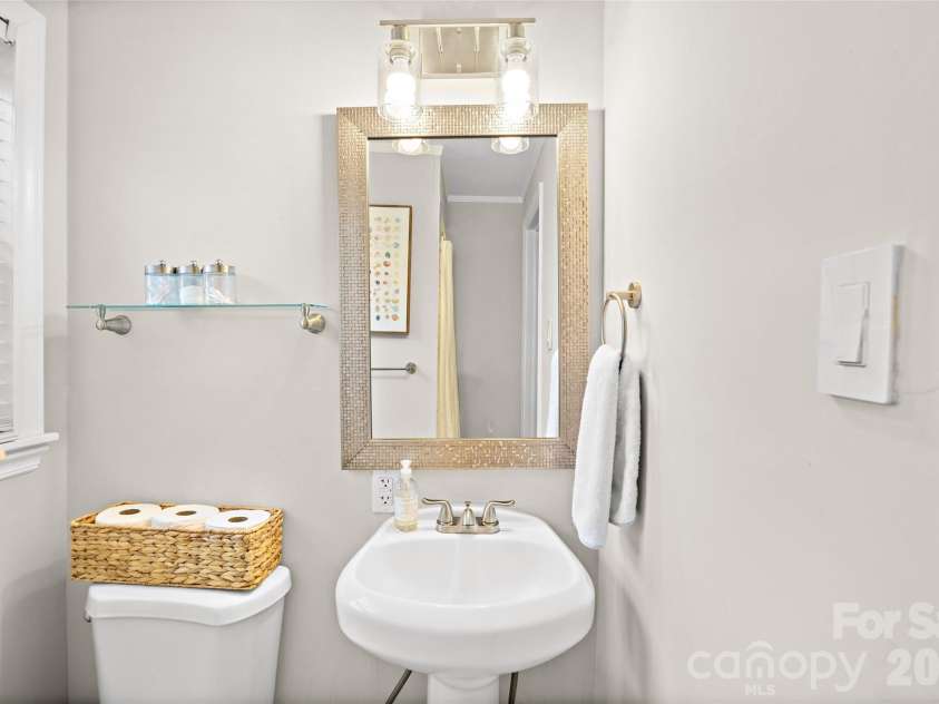 832 Stanfield Drive, Charlotte, NC 28210.  MLS# CAR4369316, YatesRealty ID 18372. Third full bathroom