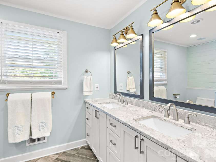 832 Stanfield Drive, Charlotte, NC 28210.  MLS# CAR4369316, YatesRealty ID 18372. Updated primary bath