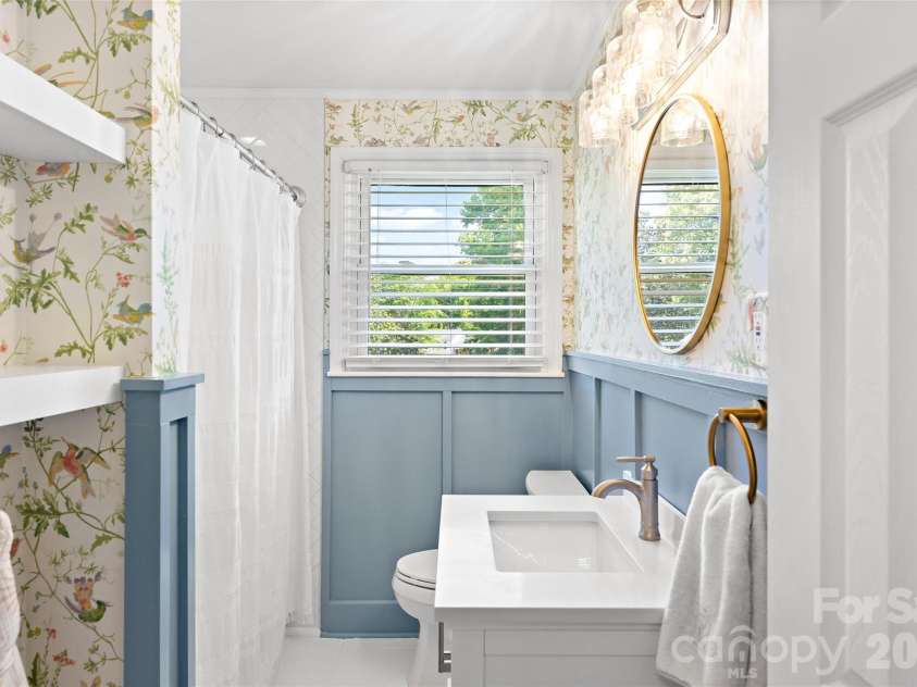 832 Stanfield Drive, Charlotte, NC 28210.  MLS# CAR4369316, YatesRealty ID 18372. Updated second bath