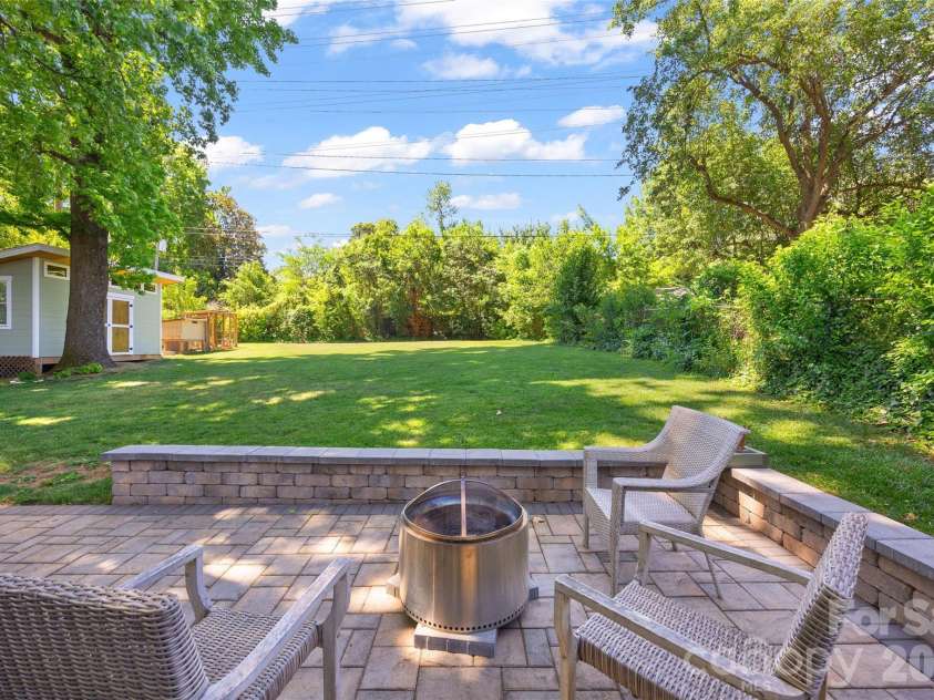 832 Stanfield Drive, Charlotte, NC 28210.  MLS# CAR4369316, YatesRealty ID 18372. View of great backyard