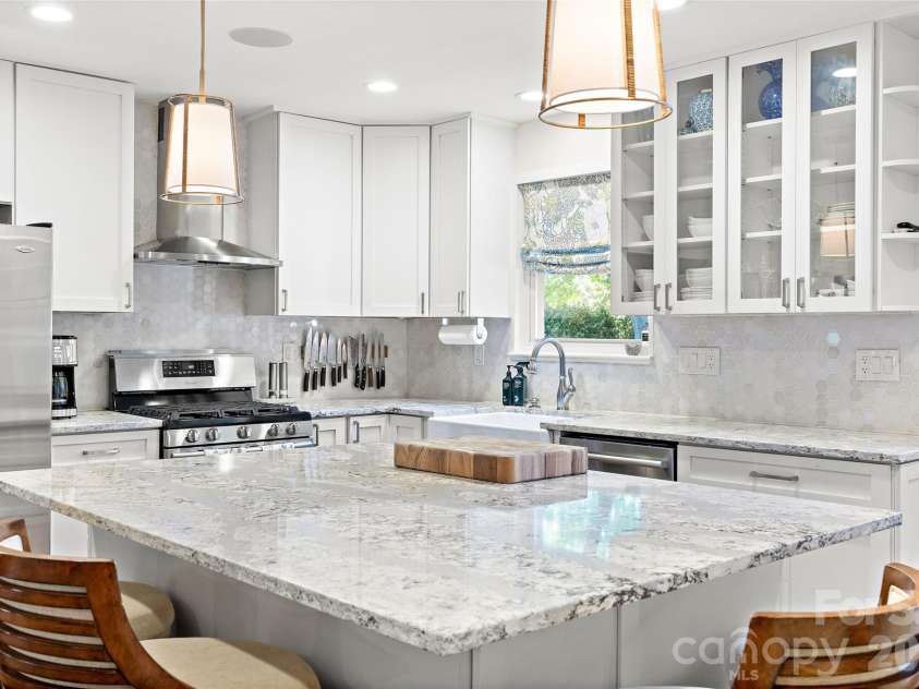 832 Stanfield Drive, Charlotte, NC 28210.  MLS# CAR4369316, YatesRealty ID 18372. Welcome to 832 Stanfield!!