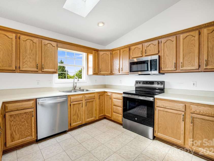 87 Collins Road, Marshall, NC 28753.  MLS# CAR4267470, YatesRealty ID 18372. 