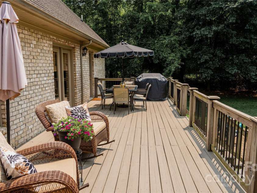 3273 16th Street, Hickory, NC 28601.  MLS# CAR4265590, YatesRealty ID 18373. Back Deck