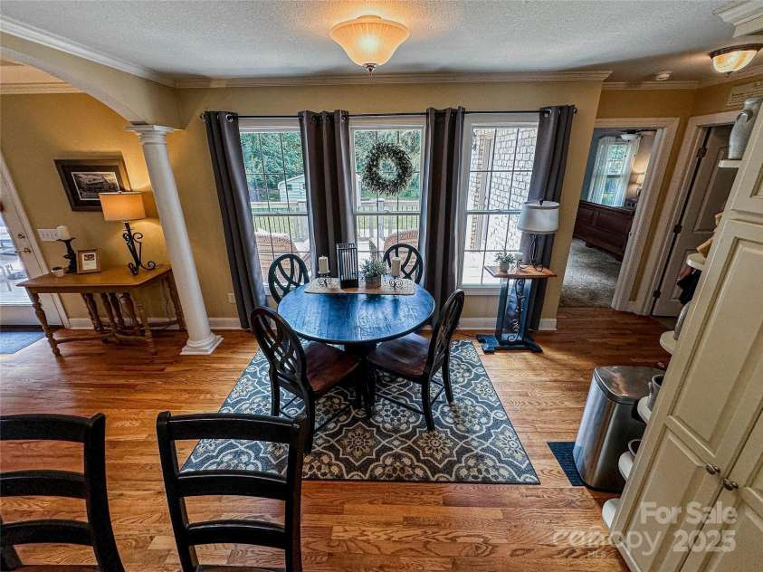 3273 16th Street, Hickory, NC 28601.  MLS# CAR4265590, YatesRealty ID 18373. Eat In Area