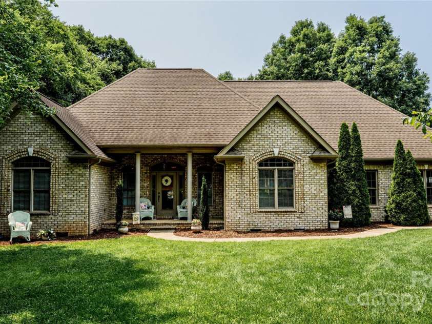 3273 16th Street, Hickory, NC 28601.  MLS# CAR4265590, YatesRealty ID 18373. Front of house