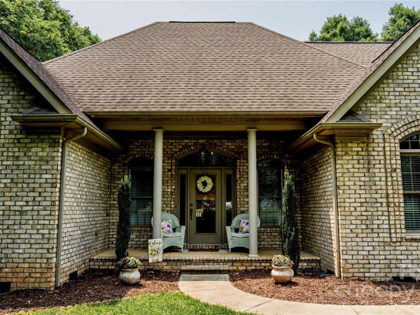 3273 16th Street, Hickory, NC 28601.  MLS# CAR4265590, YatesRealty ID 18373. Front porch