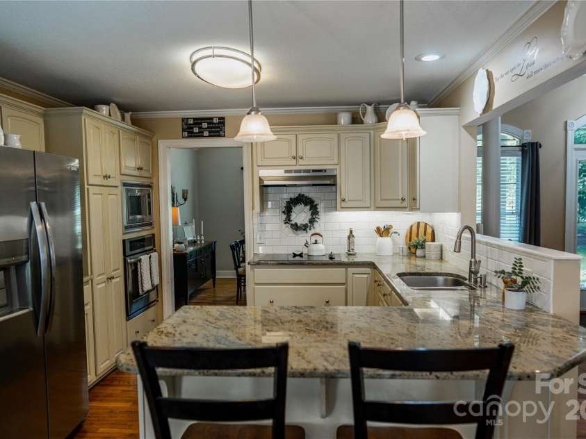 3273 16th Street, Hickory, NC 28601.  MLS# CAR4265590, YatesRealty ID 18373. Kitchen