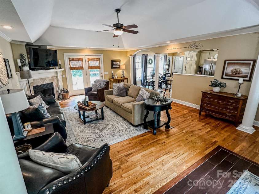 3273 16th Street, Hickory, NC 28601.  MLS# CAR4265590, YatesRealty ID 18373. Living Room