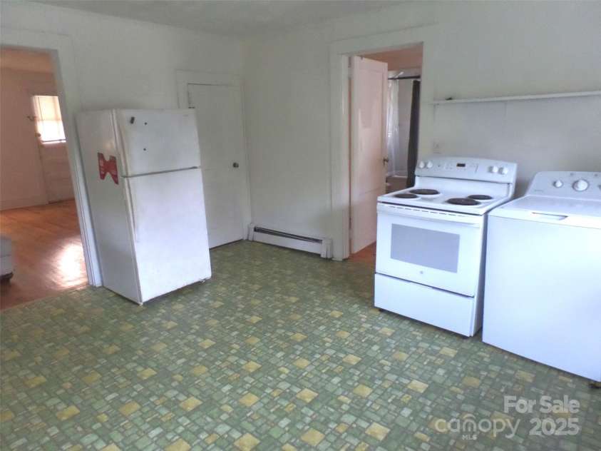 209 14th Avenue, Hickory, NC 28602.  MLS# CAR4267003, YatesRealty ID 18374. Kitchen