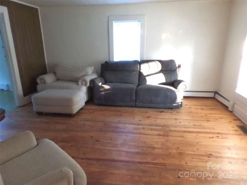 209 14th Avenue, Hickory, NC 28602.  MLS# CAR4267003, YatesRealty ID 18374. Living-room