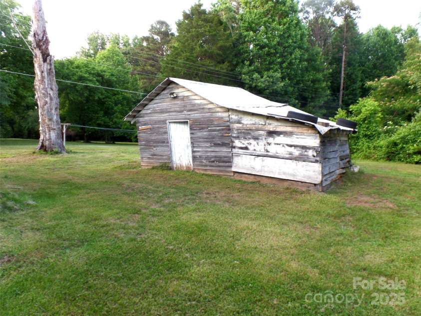 209 14th Avenue, Hickory, NC 28602.  MLS# CAR4267003, YatesRealty ID 18374. Shed