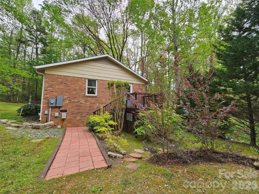 1982 Old Farm Road, Concord, NC 28025.  MLS# CAR4367024, YatesRealty ID 18376. 