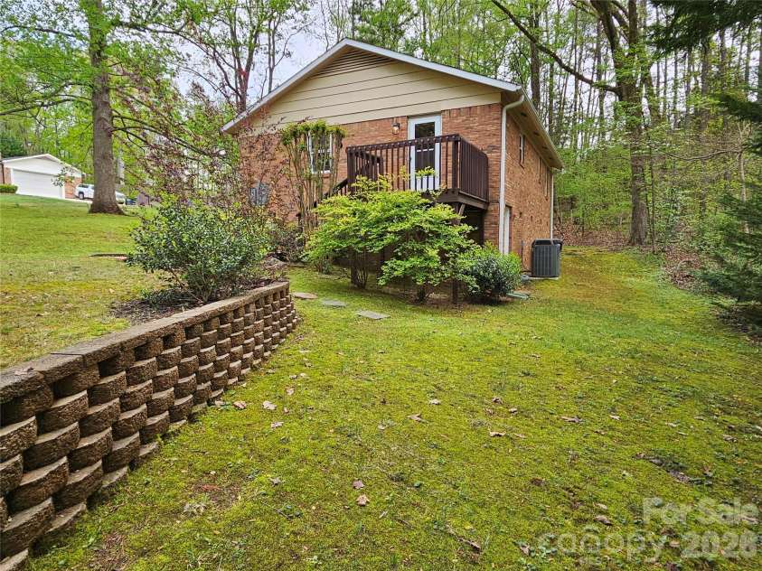 1982 Old Farm Road, Concord, NC 28025.  MLS# CAR4367024, YatesRealty ID 18376. 