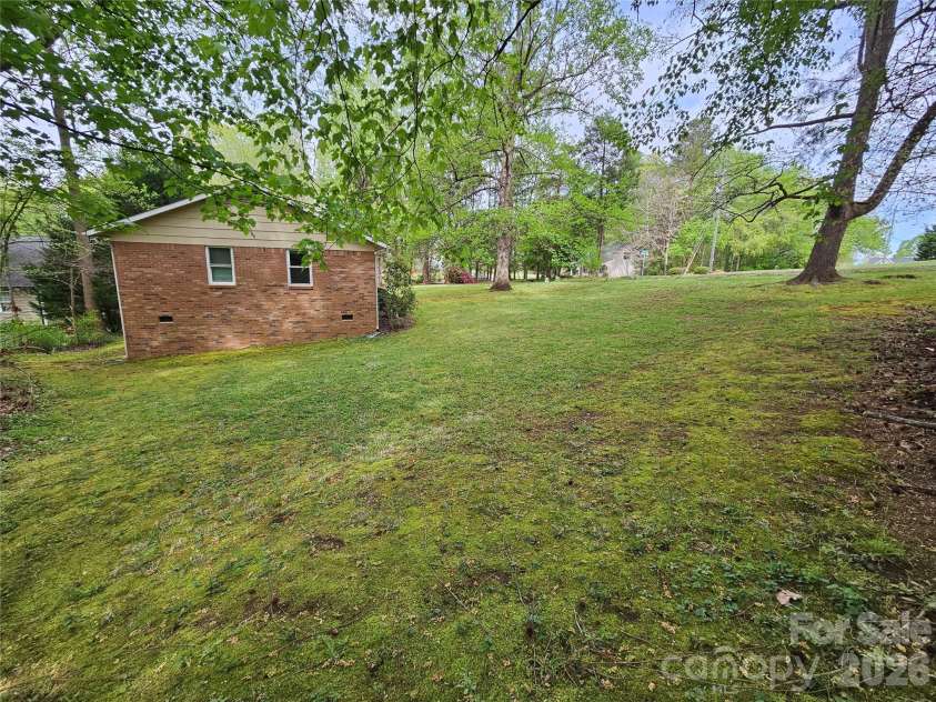 1982 Old Farm Road, Concord, NC 28025.  MLS# CAR4367024, YatesRealty ID 18376. 