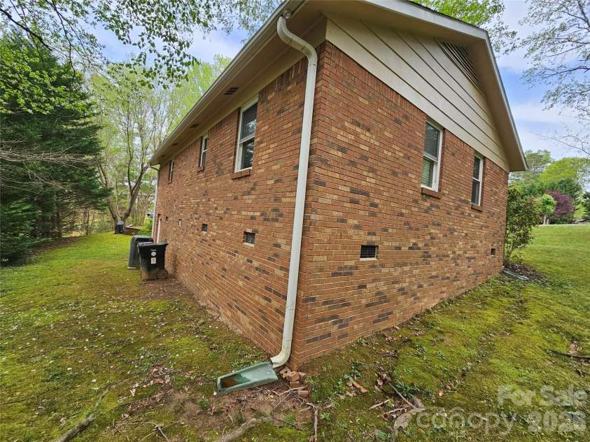 1982 Old Farm Road, Concord, NC 28025.  MLS# CAR4367024, YatesRealty ID 18376. 