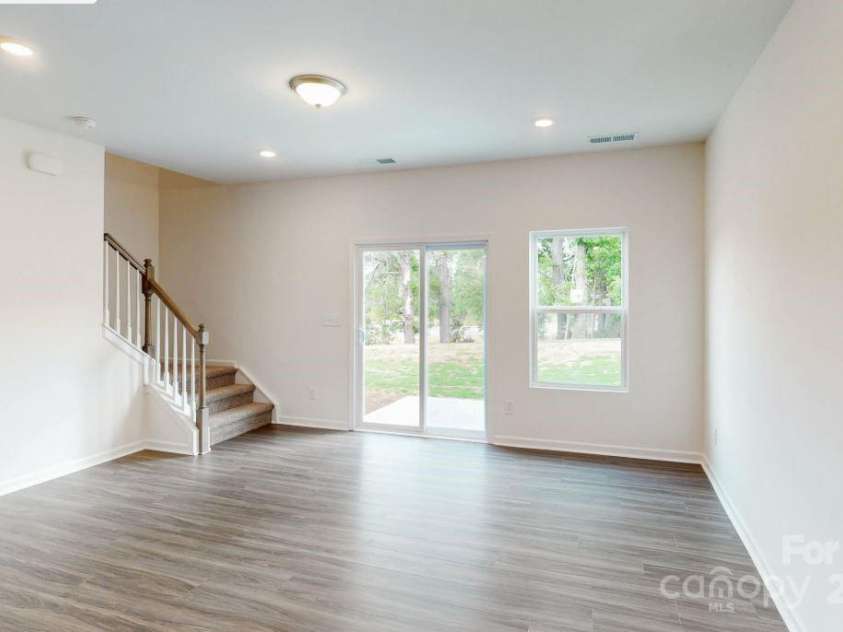 4031 Lawnview Drive, Charlotte, NC 28269.  MLS# CAR4206346, YatesRealty ID 18377. Family room
