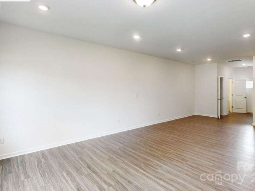 4031 Lawnview Drive, Charlotte, NC 28269.  MLS# CAR4206346, YatesRealty ID 18377. Family room