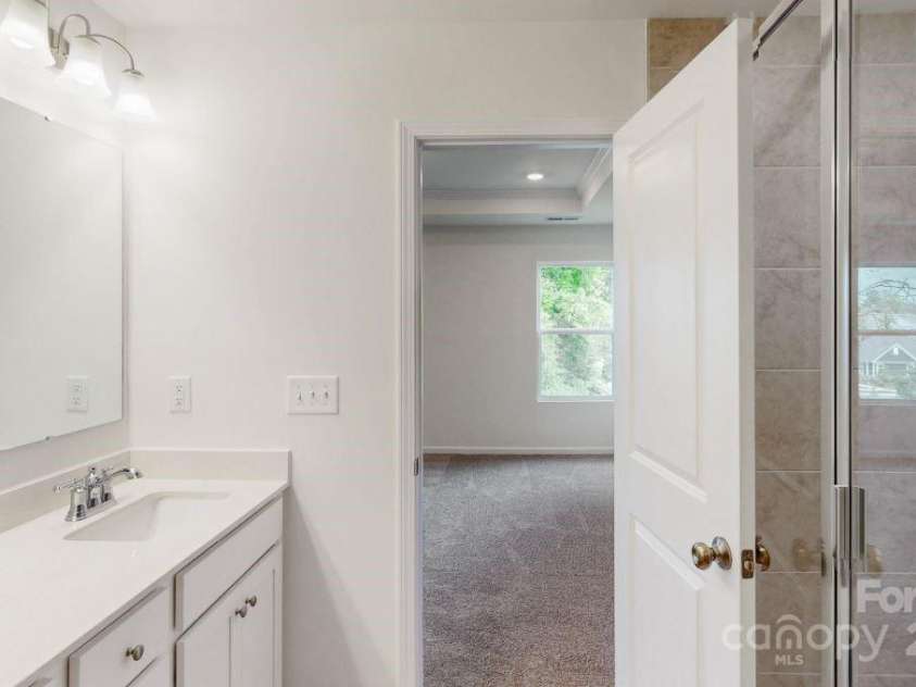 4031 Lawnview Drive, Charlotte, NC 28269.  MLS# CAR4206346, YatesRealty ID 18377. Owners bathroom