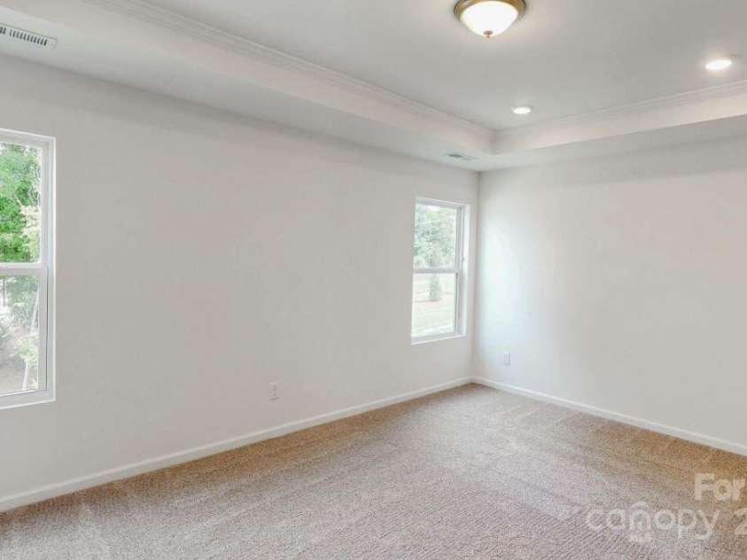 4031 Lawnview Drive, Charlotte, NC 28269.  MLS# CAR4206346, YatesRealty ID 18377. Owners suite