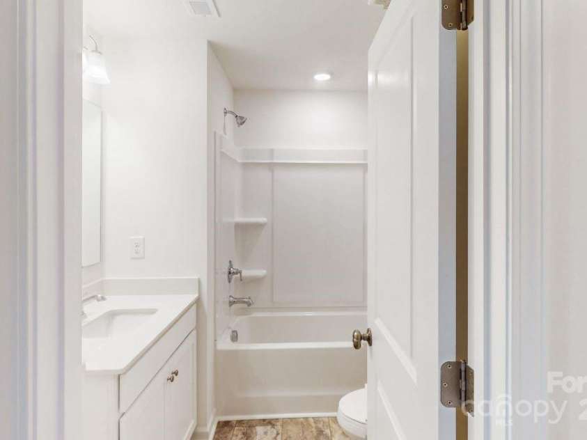4031 Lawnview Drive, Charlotte, NC 28269.  MLS# CAR4206346, YatesRealty ID 18377. Secondary bathroom