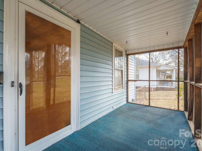 510 East Avenue, Kannapolis, NC 28083.  MLS# CAR4353497, YatesRealty ID 18377. 