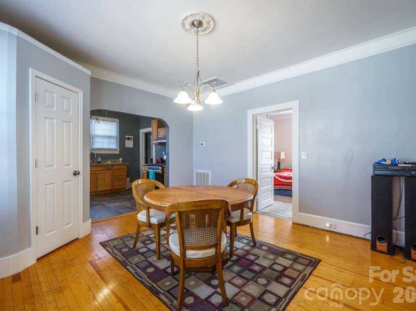 510 East Avenue, Kannapolis, NC 28083.  MLS# CAR4353497, YatesRealty ID 18377. 