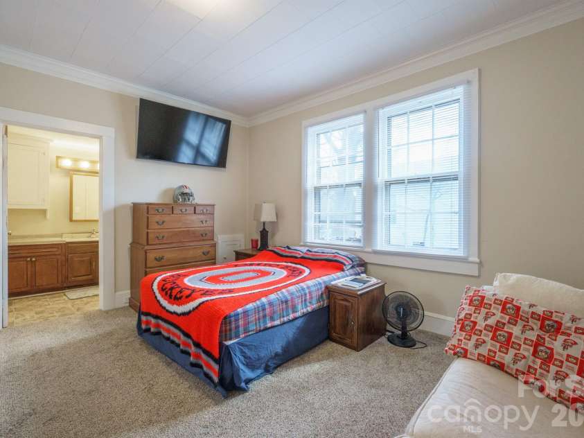510 East Avenue, Kannapolis, NC 28083.  MLS# CAR4353497, YatesRealty ID 18377. 