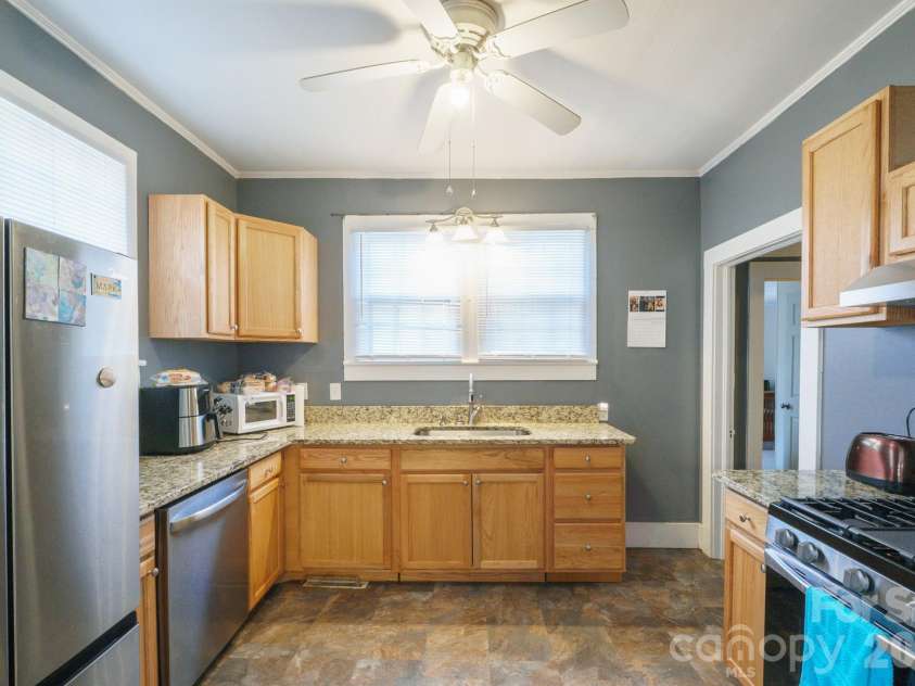 510 East Avenue, Kannapolis, NC 28083.  MLS# CAR4353497, YatesRealty ID 18377. 