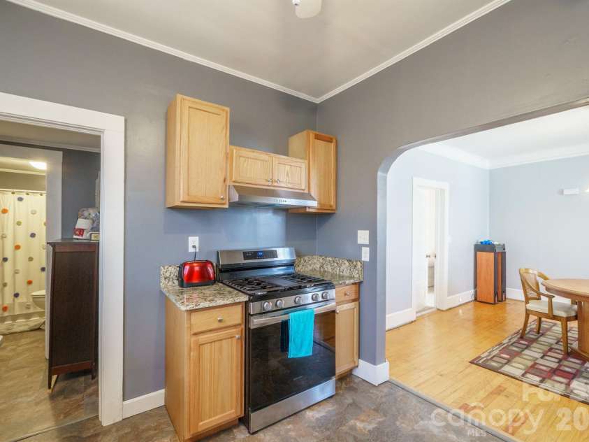 510 East Avenue, Kannapolis, NC 28083.  MLS# CAR4353497, YatesRealty ID 18377. 