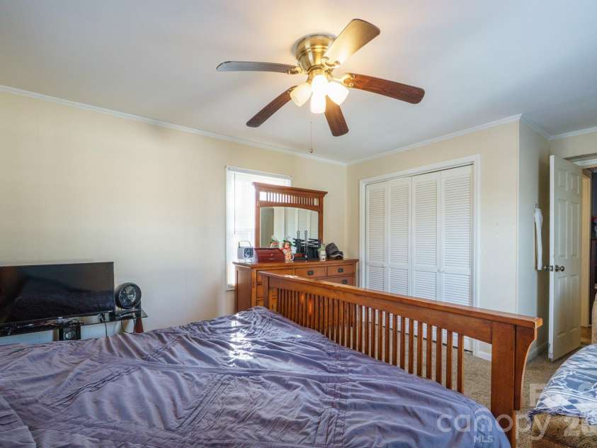 510 East Avenue, Kannapolis, NC 28083.  MLS# CAR4353497, YatesRealty ID 18377. 