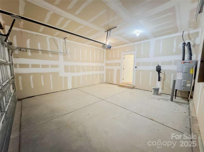 7601 Hammond Drive, Charlotte, NC 28215.  MLS# CAR4267514, YatesRealty ID 18378. 2 car garage with only one step up into home