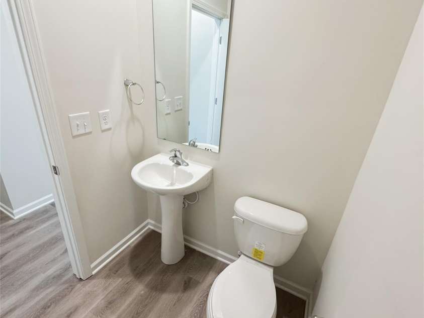 7601 Hammond Drive, Charlotte, NC 28215.  MLS# CAR4267514, YatesRealty ID 18378. 