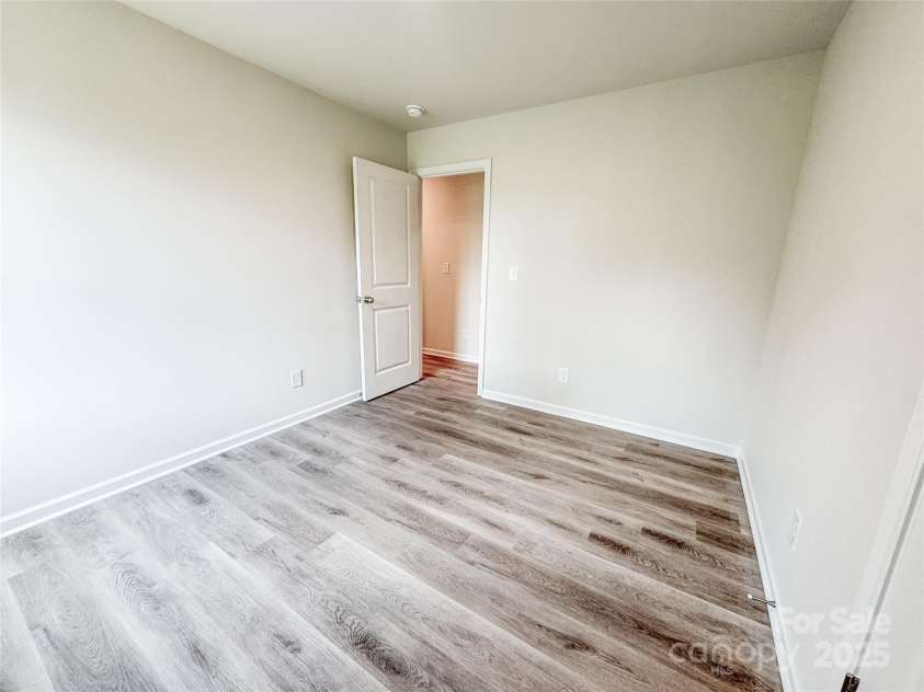 7601 Hammond Drive, Charlotte, NC 28215.  MLS# CAR4267514, YatesRealty ID 18378. 