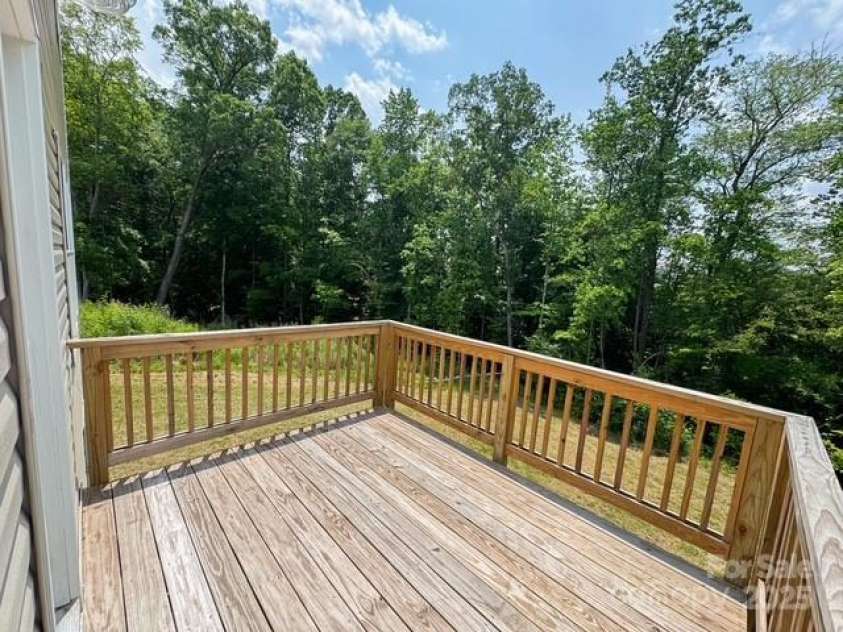 7601 Hammond Drive, Charlotte, NC 28215.  MLS# CAR4267514, YatesRealty ID 18378. 