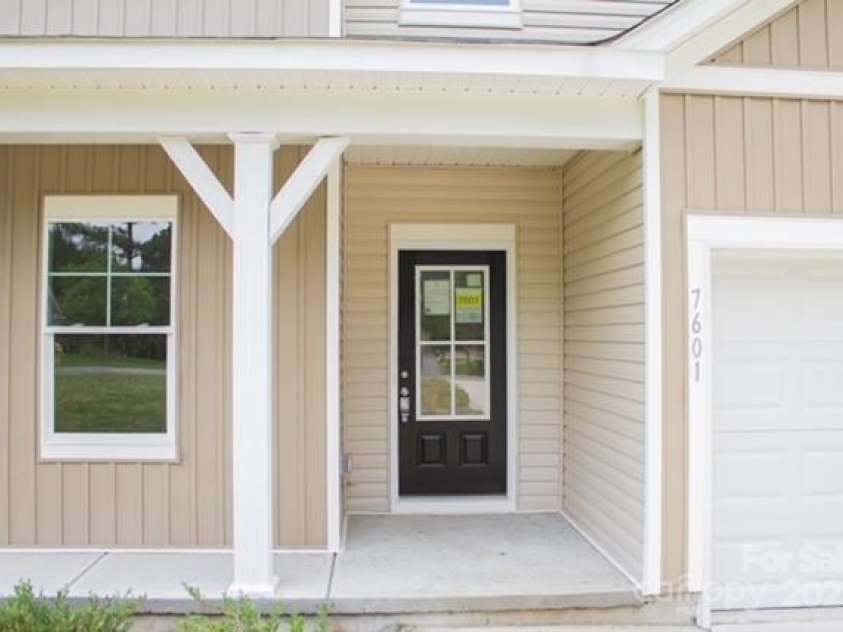 7601 Hammond Drive, Charlotte, NC 28215.  MLS# CAR4267514, YatesRealty ID 18378. Covered front porch and 2-car garage