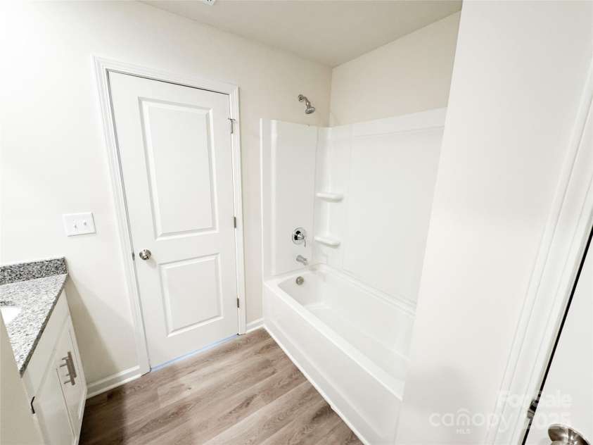 7601 Hammond Drive, Charlotte, NC 28215.  MLS# CAR4267514, YatesRealty ID 18378. Tub shower combination