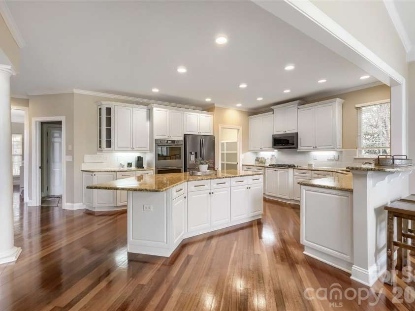 844 Clonmel Drive, Matthews, NC 28104.  MLS# CAR4366587, YatesRealty ID 18378. 