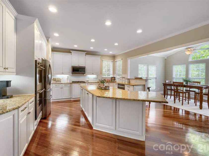 844 Clonmel Drive, Matthews, NC 28104.  MLS# CAR4366587, YatesRealty ID 18378. 