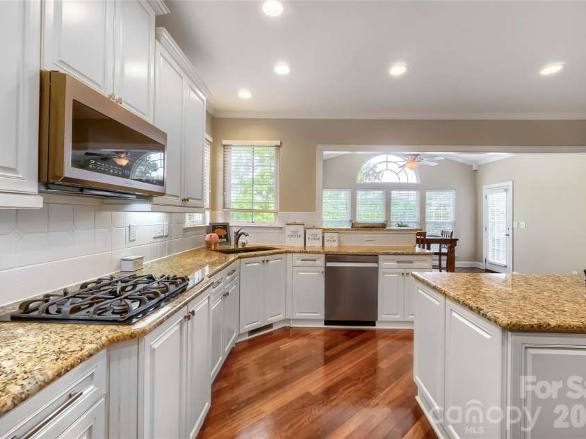 844 Clonmel Drive, Matthews, NC 28104.  MLS# CAR4366587, YatesRealty ID 18378. 