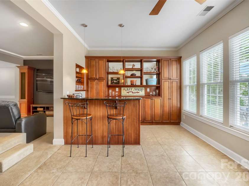 844 Clonmel Drive, Matthews, NC 28104.  MLS# CAR4366587, YatesRealty ID 18378. 