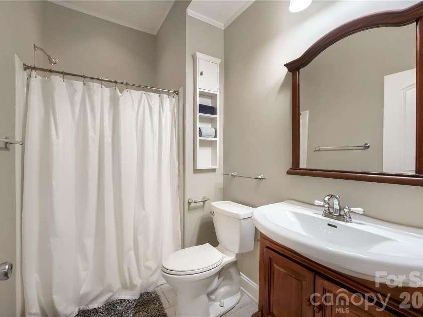 844 Clonmel Drive, Matthews, NC 28104.  MLS# CAR4366587, YatesRealty ID 18378. 