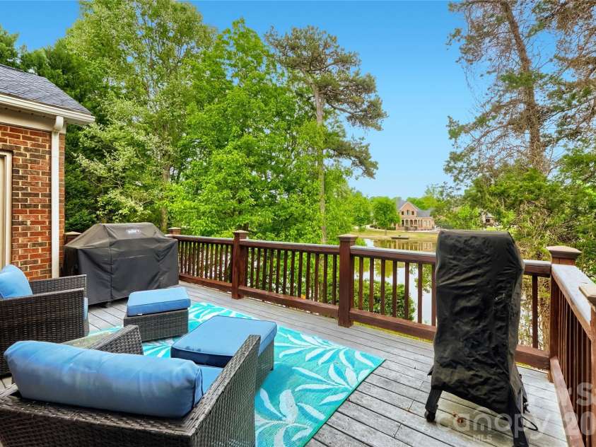 844 Clonmel Drive, Matthews, NC 28104.  MLS# CAR4366587, YatesRealty ID 18378. 