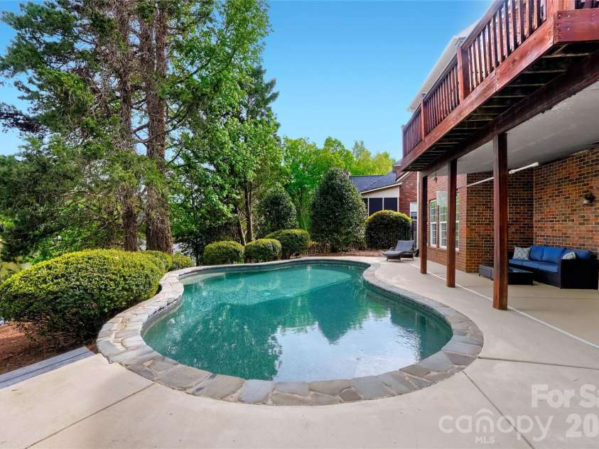 844 Clonmel Drive, Matthews, NC 28104.  MLS# CAR4366587, YatesRealty ID 18378. 