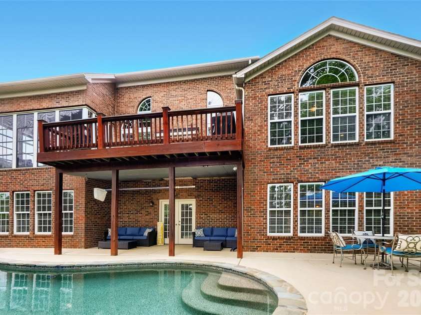 844 Clonmel Drive, Matthews, NC 28104.  MLS# CAR4366587, YatesRealty ID 18378. 