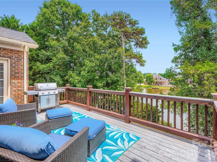 844 Clonmel Drive, Matthews, NC 28104.  MLS# CAR4366587, YatesRealty ID 18378. 