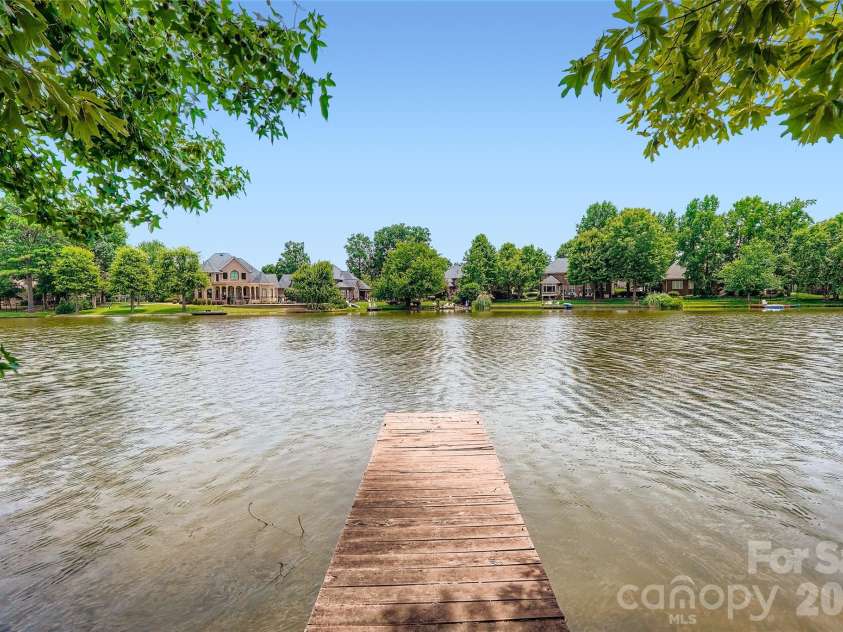 844 Clonmel Drive, Matthews, NC 28104.  MLS# CAR4366587, YatesRealty ID 18378. 