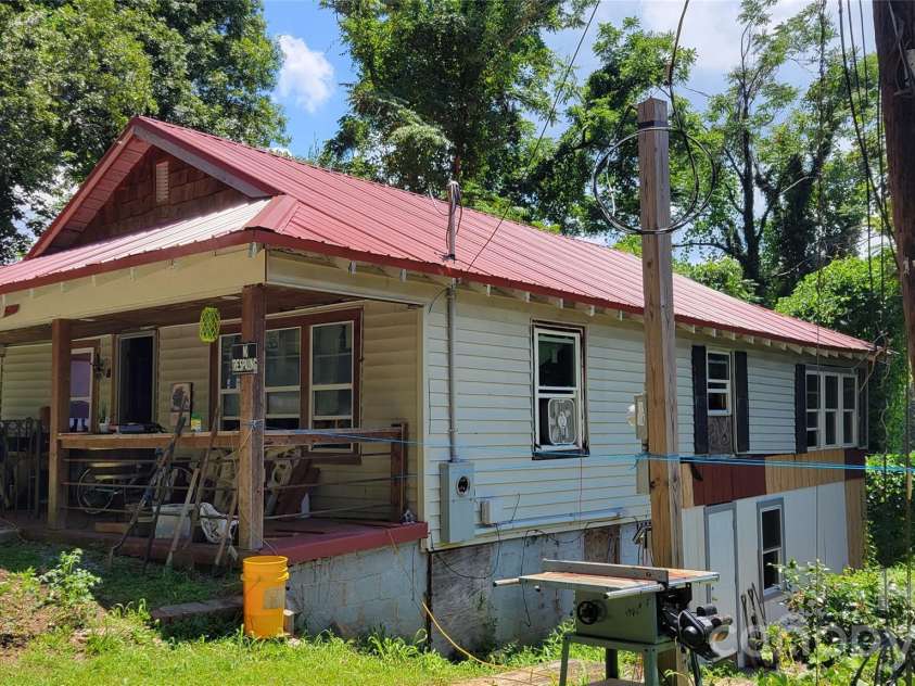 160 Cleveland Road, Tryon, NC 28782.  MLS# CAR4274322, YatesRealty ID 1838. 