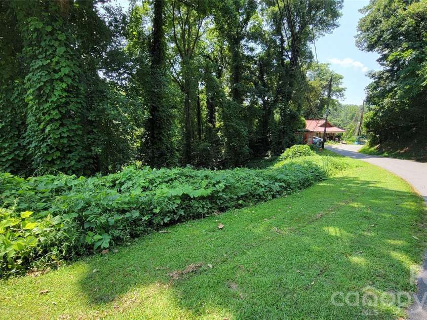 160 Cleveland Road, Tryon, NC 28782.  MLS# CAR4274322, YatesRealty ID 1838. Left lot